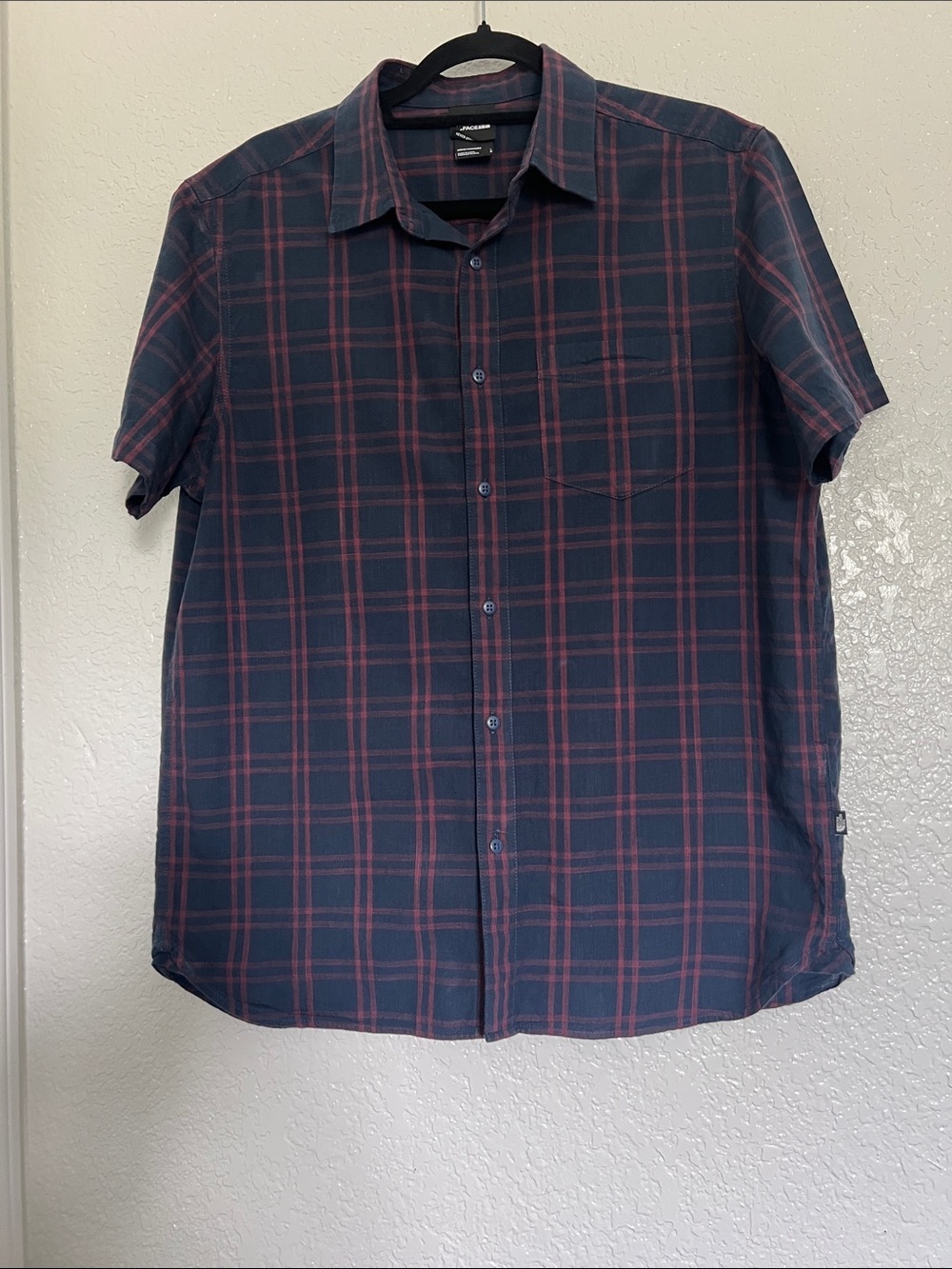 The North Face Navy & Red Plaid Short-Sleeve Button-Up Shirt
